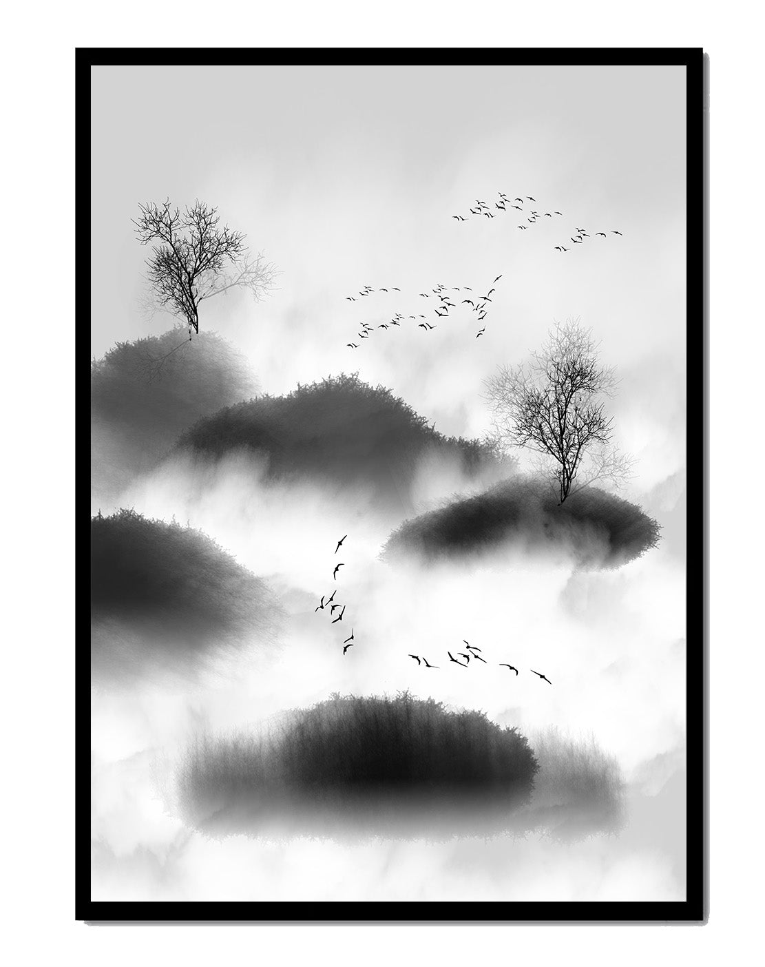 Montañas neblinosas con pájaros volando en estilo monocromático de tinta