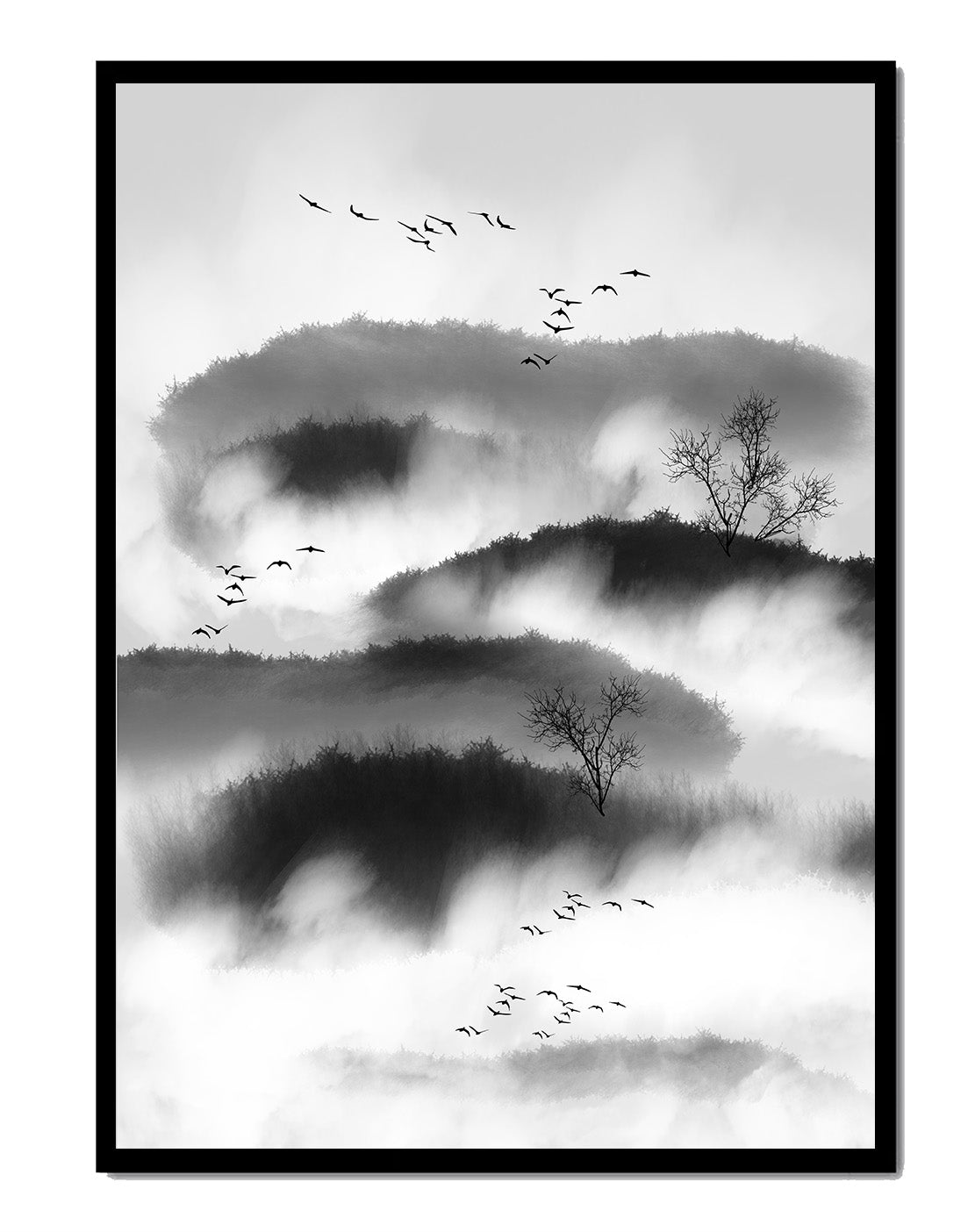 Paisaje montañoso brumoso con aves y árboles desnudos