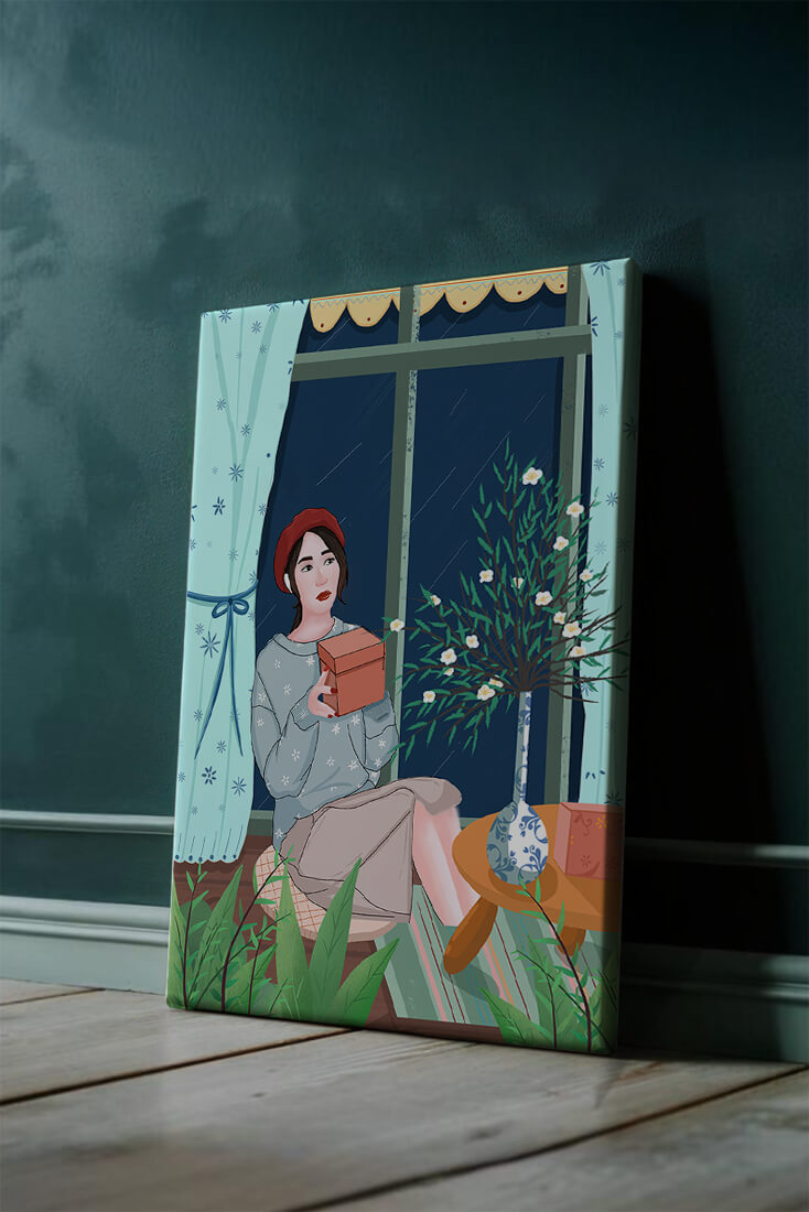 Mujer sosteniendo una caja de regalo en un interior acogedor con flores y ventana lluviosa