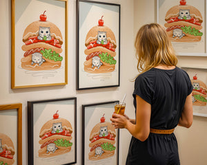 Playful Cats in a Burger with Tomato and Lettuce Topped with a Cherry - Mi tienda