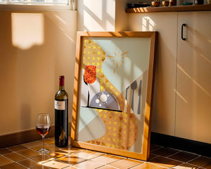 Elegant Dining Setting with Red Wine Glass and Gold Accents - Mi tienda