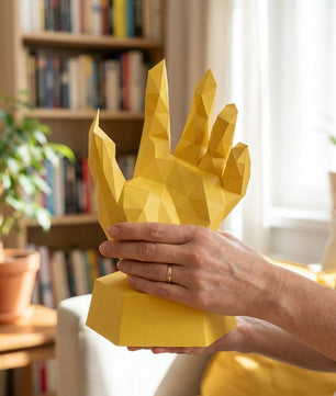 Papercraft hand on stand 3D polygonal paper figure for assembly 40x26x20, 59 parts – DIY craft jewelry holder, sculptural cardboard hand for modern decor - Mi tienda