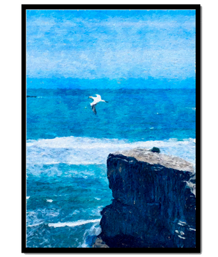 Paisaje marino con gaviota volando sobre acantilado rocoso y olas del océano