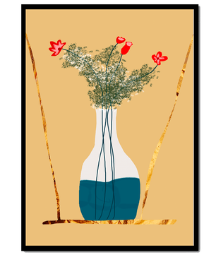 Vase avec des fleurs rouges et des accents dorés
