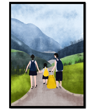 Famiglia in escursione in uno scenario montano panoramico con zaini