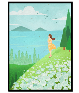 Femme en robe jaune sur une colline avec fleurs et arbres
