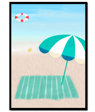 Strandszene mit Sonnenschirm und Rettungsring am Sandstrand