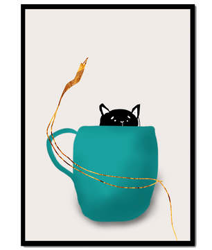 Katze in blaugrüner Tasse mit goldenen Elementen