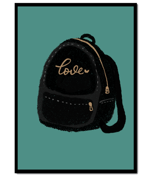 Elegante mochila negra con detalles dorados e inscripción de amor