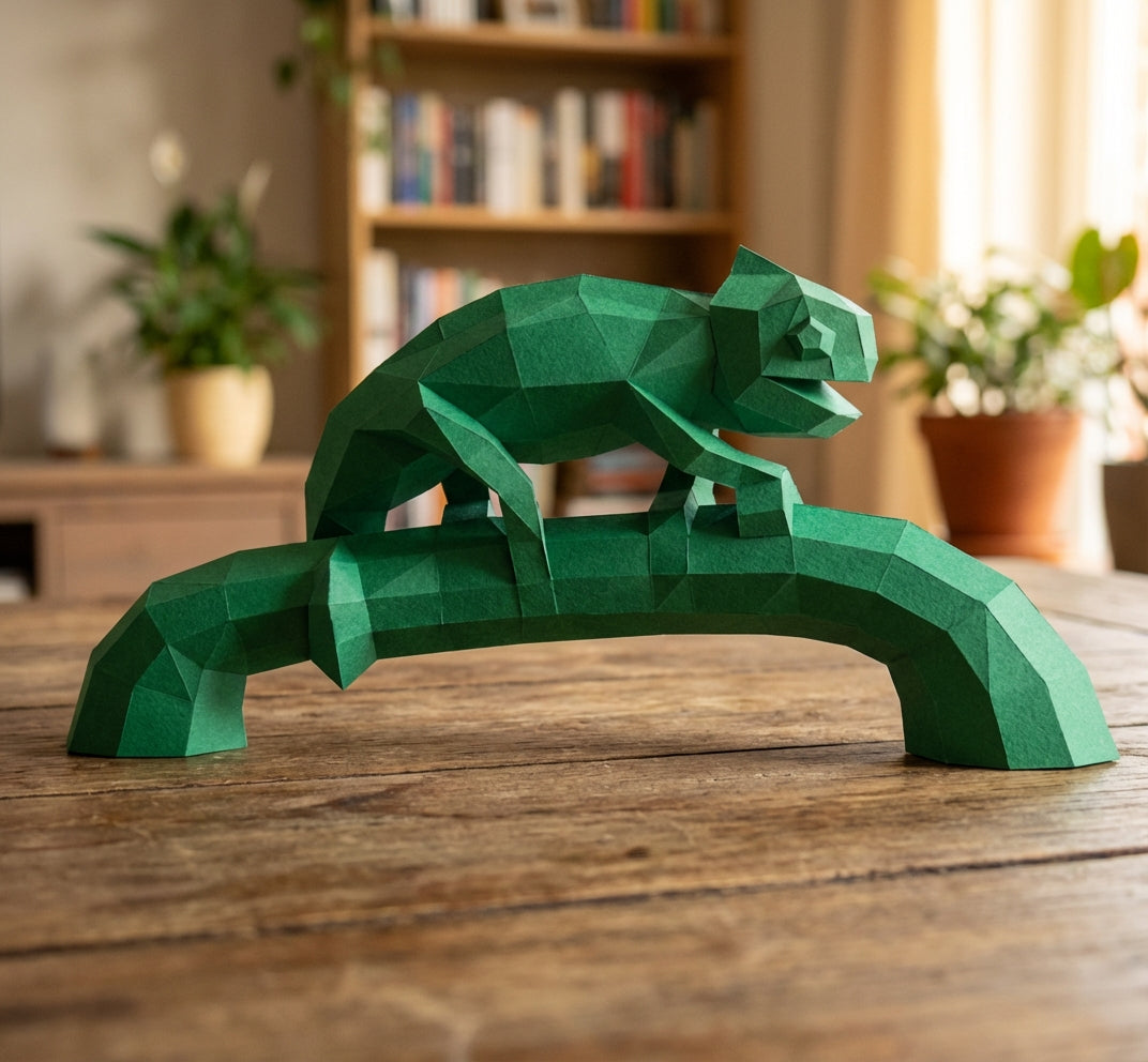 Geometric chameleon papercraft on stick, 3D DIY sculpture kit, 44x9x21 cm, modern animal decor for desk or workspace - Mi tienda