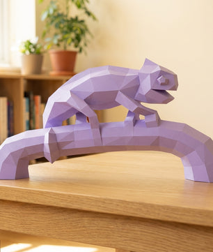 Geometric chameleon papercraft on stick, 3D DIY sculpture kit, 44x9x21 cm, modern animal decor for desk or workspace - Mi tienda