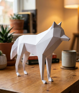 3D polygonal paper wolf figure for assembly 58x30x12 – decorative papercraft DIY kit, modern geometric sculpture for table or shelf - Mi tienda