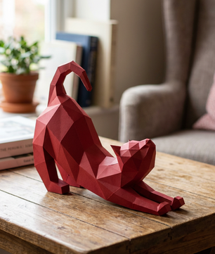 Figura Poligonal 3D de Gato en Papel para Montar 40x32x12 – Kit Decorativo PaperCraft DIY, Escultura Geométrica Moderna para Mesa o Estantería