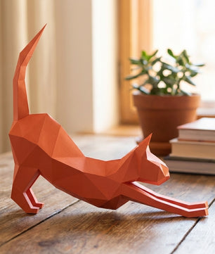 Discover our stretching cat 3D papercraft kit — a creative paper project for mindful breaks and modern home accents. This hand-assembled polygonal feline adds a quirky touch to your office - Mi tienda