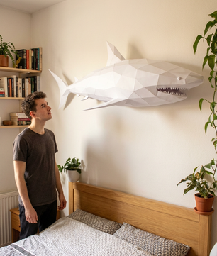 Figura de tiburón de papel poligonal 3D para ensamblar 30 x 27 x 93 – kit de manualidades de papercraft decorativo, escultura geométrica moderna para mesa o estantería