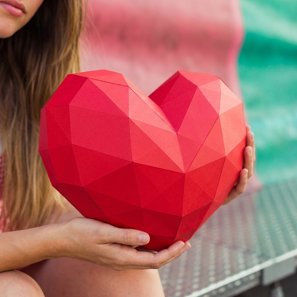 Large Low Poly Convex Heart: 3D Papercraft Interior Decor (50x60x38 cm) - Mi tienda