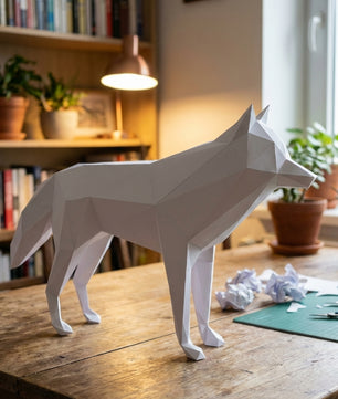 3D polygonal paper wolf figure for assembly 58x30x12 – decorative papercraft DIY kit, modern geometric sculpture for table or shelf - Mi tienda