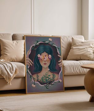 Portrait enchanteur d'une femme aux yeux floraux et aux cheveux noirs