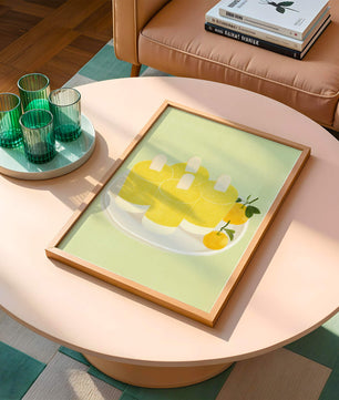 Illustration de sucettes glacées jaunes et d'oranges sur une assiette