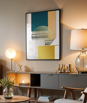 Abstraktes geometrisches Design mit Texturen und goldenen Akzenten