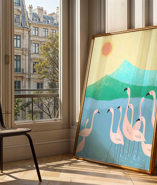 Friedliche Szene mit Flamingos in einer ruhigen Landschaft mit Bergen und Sonnenuntergang