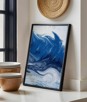 Pintura abstracta de ola oceánica azul y blanca con patrones giratorios