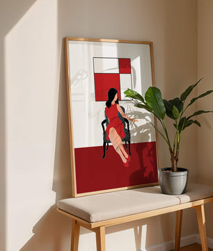 Mujer abstracta en vestido rojo sentada en una silla con arte geométrico en la pared
