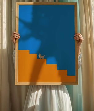Gato minimalista en escaleras con fondo azul