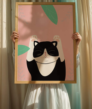 Gato ilustrado sobre fondo rosa con hojas.