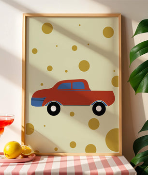 Ilustración abstracta de un coche rojo con círculos dorados sobre un fondo beige