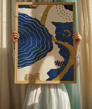 Diseño abstracto ondulado azul y dorado con patrones geométricos