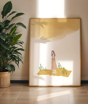 Fille en robe rose debout parmi des cactus sous un ciel aquarelle