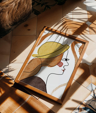 Retrato de línea moderna de una mujer con sombrero y colores vibrantes