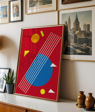 Formas geométricas abstractas con colores y líneas audaces