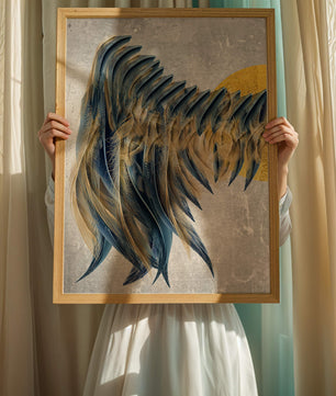 Arte de plumas abstractas con detalles dorados sobre fondo texturizado