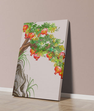 Ruhige Landschaft mit Granatapfelbaum und Felsvorsprung