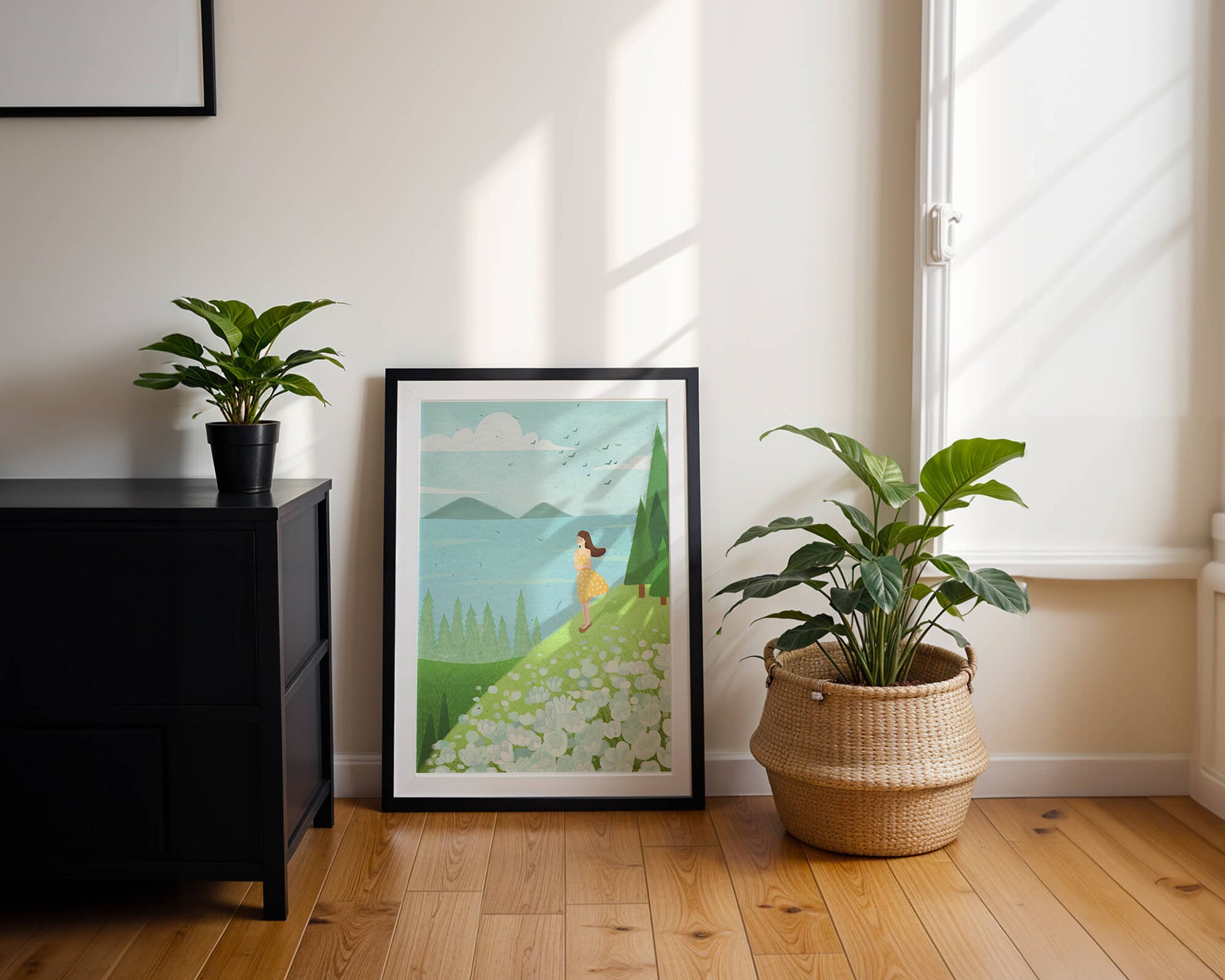 Mujer en vestido amarillo en la ladera con flores y árboles