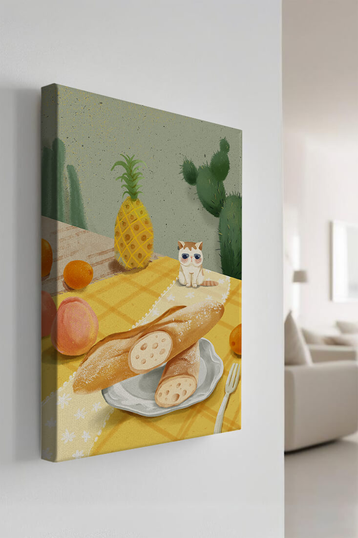 Gato con gafas de sol en un entorno tropical con baguettes y frutas