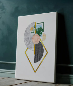 Arte geométrico abstracto con acentos florales y dorados
