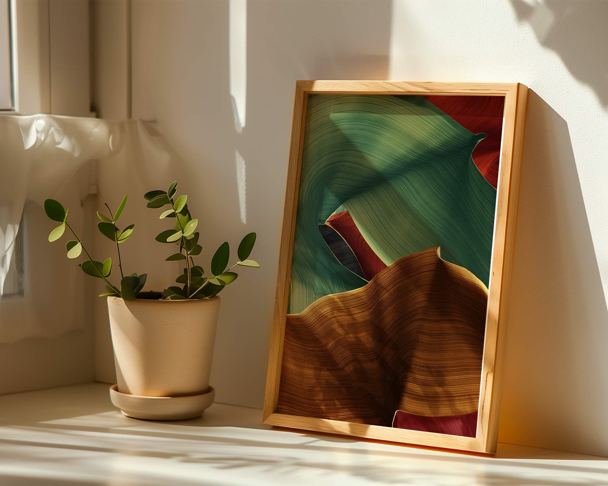 Abstrakte Komposition mit fließenden Texturen in Grün und Gold