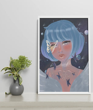 Portrait surréaliste d'une figure mystique aux cheveux bleus et aux papillons