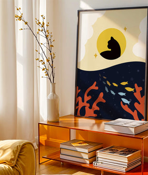 Ruhiges abstraktes Design mit Katzensilhouette und lebendiger Unterwasserszene
