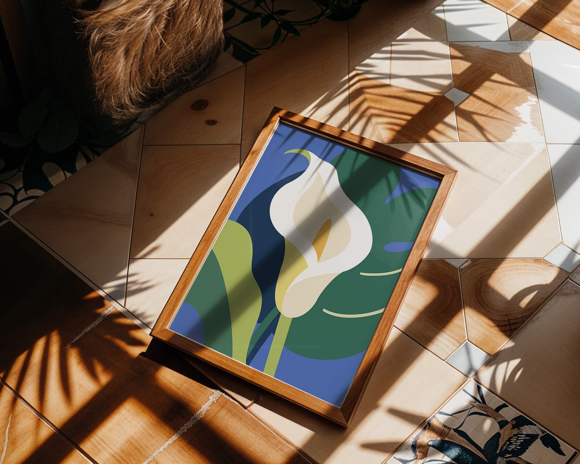 Ilustración floral abstracta con fondo verde y azul