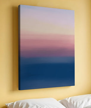 Atardecer abstracto y tranquilo sobre el océano con cielo degradado