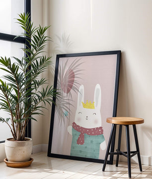 Ilustración adorable de un conejo con globo rosa y corona dorada