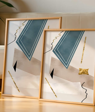 Abstraktes geometrisches Kunstwerk mit goldenen Akzenten und dynamischen Formen