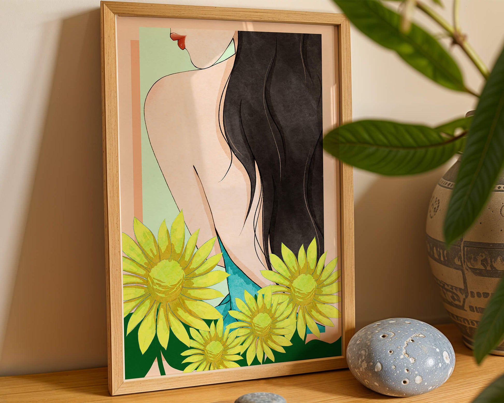 Ilustración de una mujer elegante con girasoles y cabello largo y oscuro
