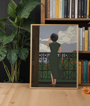 Mujer elegante en un balcón con vista pintoresca y flores rojas