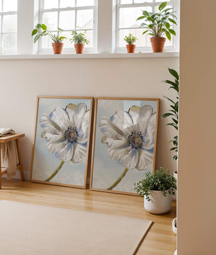 Art captivant de fleurs blanches avec des nuances de bleu sur un fond pastel