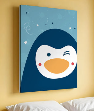 Pingüino animado juguetón sobre un fondo azul caprichoso